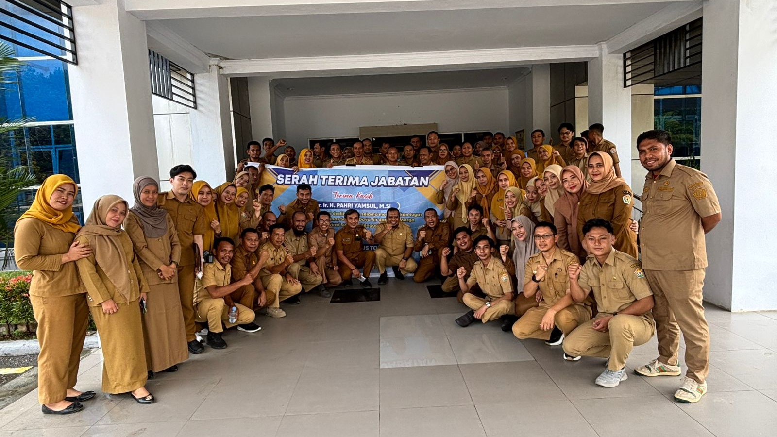 ASN Dinas SDA dan Bina Marga Sultra menyampaikan salam perpisahan dan penyambutan kepada pimpinan baru.
