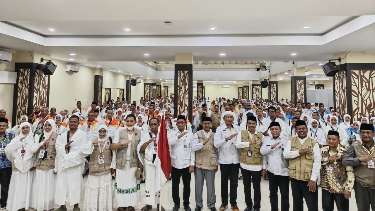 Kloter 38 Terbang ke Tanah Suci, Plt Kakanwil Kemenhaj Sultra Ingatkan Jemaah Jadi Duta Daerah