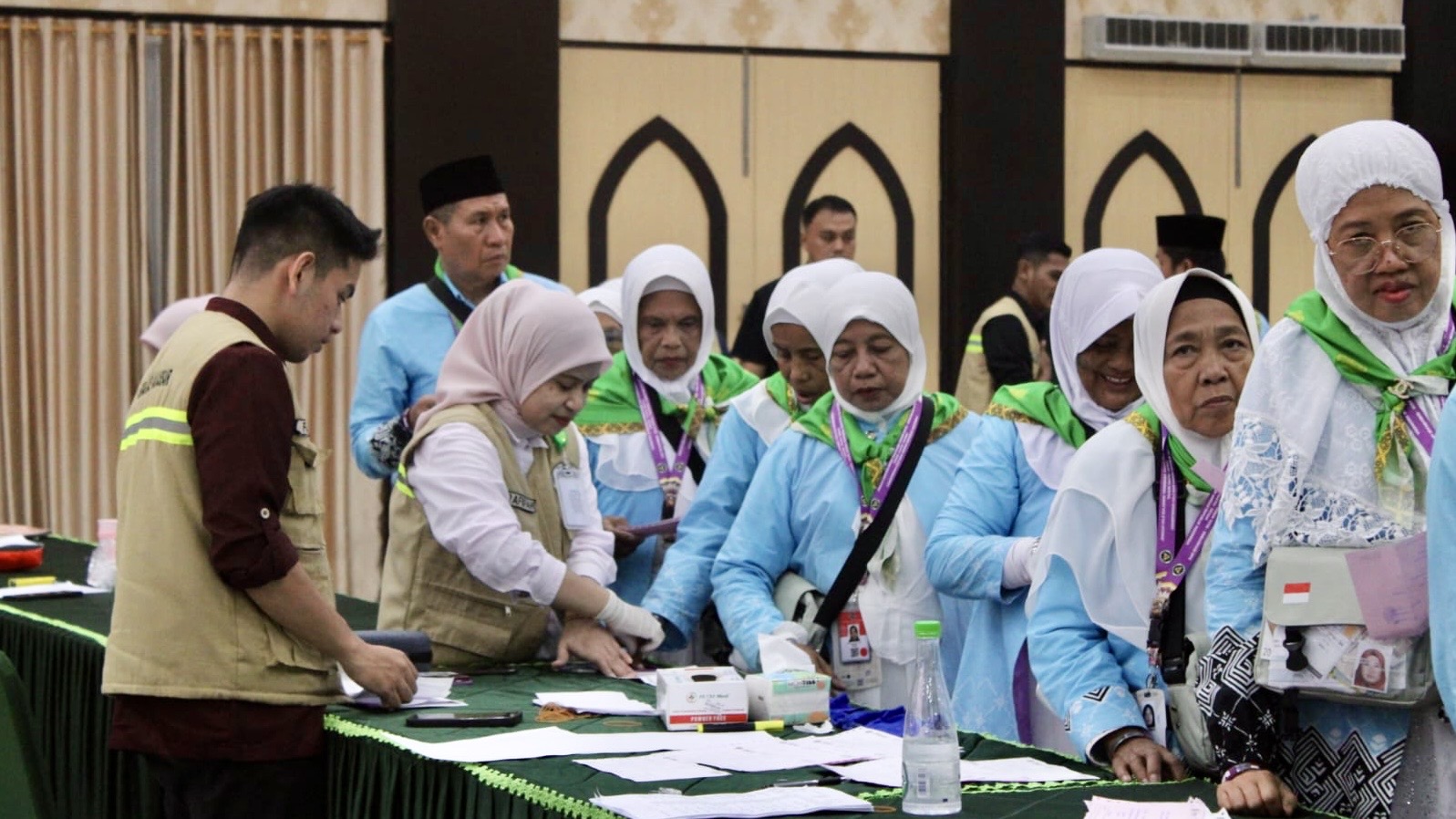 Jalani Pemeriksaan di Embarkasi Makassar, Jemaah Kloter 34 Sultra Siap Berangkat ke Makkah