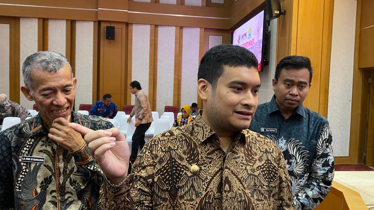 Bupati Buton Bantah Hilirisasi Aspal Buton Dipindah ke Karawang