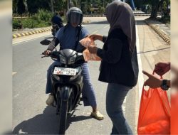 Jumat Berkah, BPR Bahteramas Bombana Tebar Kepedulian untuk Warga dan Pengguna Jalan