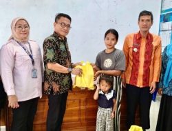 Sekwan Kendari Antar Langsung Bantuan ke Keluarga Berisiko Stunting, Tekankan Pentingnya Peran Bersama