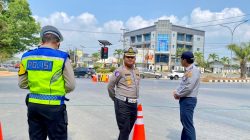Dirlantas Tinjau Uji Coba Traffic Light Portable di Simpang Lantas, Bertahap Sasar 6 Titik Rawan Macet