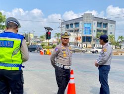 Dirlantas Tinjau Uji Coba Traffic Light Portable di Simpang Lantas, Bertahap Sasar 6 Titik Rawan Macet