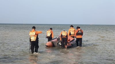 Basarnas Kendari Cari Kru Kapal yang Jatuh ke Laut di Perairan Toronipa