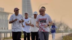 Kakanwil Kemenhaj Sultra dan Wamenhaj RI Olahraga Bersama di Kawasan Masjid Al Alam
